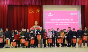 TX Đông Triều tiếp nhận 100 triệu đồng ủng hộ chương trình an sinh xã hội