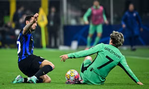 Thua Inter, Atletico mất cả chì lẫn chài
