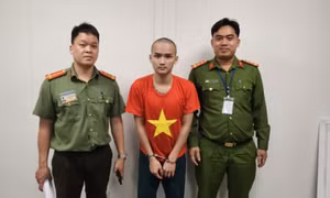 Bắt đối tượng truy nã nhập cảnh về Việt Nam qua sân bay quốc tế Đà Nẵng