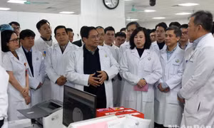 Vượt mọi khó khăn, nỗ lực bảo đảm công tác khám chữa bệnh phục vụ nhân dân dịp Tết