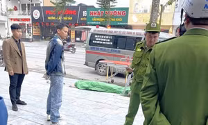 Phát hiện thi thể nam thanh niên trên vỉa hè ở TP Vinh