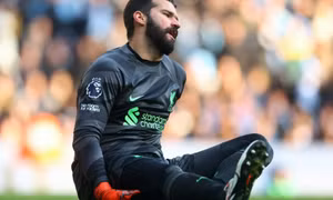Liverpool nhận hung tin từ Alisson