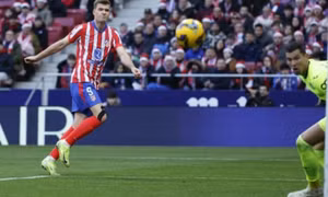 Atletico đẩy Real xuống thứ ba La Liga
