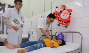 Thừa Thiên-Huế: Bé 8 tuổi ngộ độc nặng vì uống thuốc trừ sâu để trong chai nước ngọt