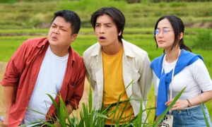 'Kính vạn hoa' - hình ảnh mới, kịch bản gượng ép