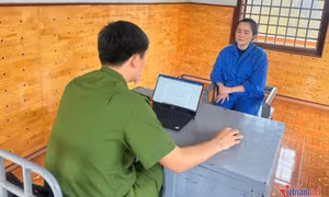 Bắt 3 đối tượng thuê 5 ô tô rồi làm giả giấy tờ mang đi bán