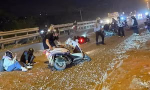 Xe máy ngã hàng loạt trên đoạn đường đang thi công ở Hà Nội, nhà thầu bị xử phạt