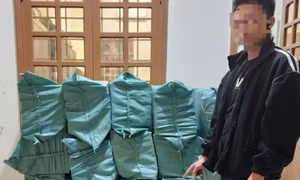 Tài xế chở hàng lậu, bỏ trốn khi bị dừng kiểm tra