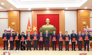Tổng Bí thư Tô Lâm trao Quyết định về chức năng, nhiệm vụ của 13 cơ quan, đơn vị