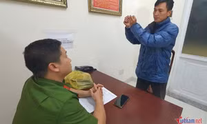 Tạm giữ nghi phạm vụ thi thể bọc kín chăn bông trên thùng xe lôi