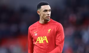 Alexander-Arnold từ chối 3 lời đề nghị gia hạn của Liverpool