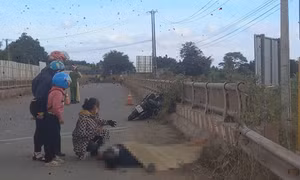 Xe máy tông vào thành cầu, người đàn ông tử vong tại chỗ