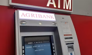 Bắt giữ thanh niên dùng xà beng đập trụ ATM để trộm tiền ở TPHCM