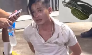 Khống chế đối tượng cầm vật giống lựu đạn, dọa nổ phòng trọ ở Bình Dương
