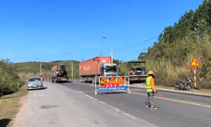 Xoá các điểm tiềm ẩn nguy cơ mất ATGT trên quốc lộ 18 