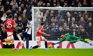 Tottenham đá văng Man Utd khỏi Cup Liên đoàn