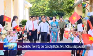 Đồng chí Bí thư Tỉnh ủy dự khai giảng tại trường Tiểu học và Trung học cơ sở Hải Sơn, xã Hải Sơn
