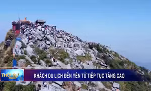 Khách du lịch đến Yên Tử tiếp tục tăng cao