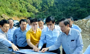 Chủ tịch UBND tỉnh Nguyễn Tường Văn làm việc với TP Cẩm Phả, tháng 11-2020