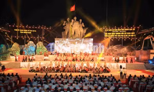 Kỷ niệm 60 năm Ngày giải phóng Khu mỏ, TP Cẩm Phả đón nhận Huân chương Độc lập hạng Nhất, tháng 4-2015