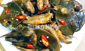 Cá bống kho lá giang