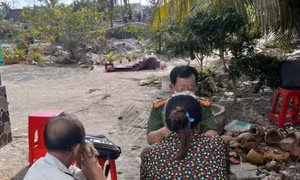 Bị em trai của vợ hờ cùng bạn đánh, thanh niên đâm chết cả hai