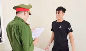 Nuốt ma túy để phi tang khi thấy công an