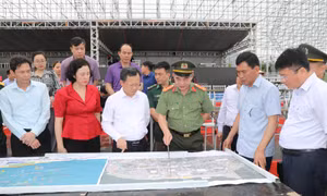 Chủ tịch UBND tỉnh kiểm tra công tác chuẩn bị Carnaval Hạ Long
