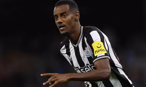 Thi đấu bùng nổ, Newcastle chốt luôn tương lai Isak