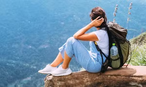 “Chữa lành” hay đu trend để "rách nát" hơn?
