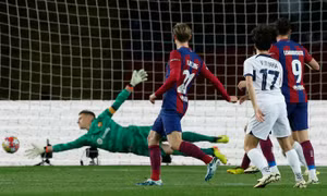 PSG thắng ngược Barca dù bị dẫn hai bàn