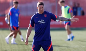 Atletico thăng chức cho Torres