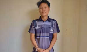 Vác dao bầu đòi gặp chủ tịch huyện để bác bỏ tin đồn vợ ngoại tình