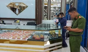 Tạm giữ nhiều vàng, trang sức không rõ nguồn gốc xuất xứ