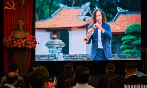 Báo Nhân Dân ra mắt MV Kenny G "Going home" quảng bá du lịch Việt Nam