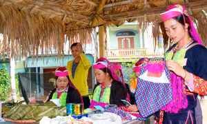 Khi chợ phiên thành sản phẩm du lịch