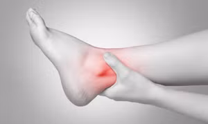 Hai dấu hiệu nguy hiểm của bệnh tim xuất hiện khi đi bộ