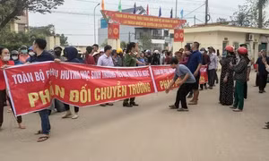 Vụ hàng trăm phụ huynh cho con nghỉ học ở Thanh Hoá: Tạm dừng sáp nhập trường