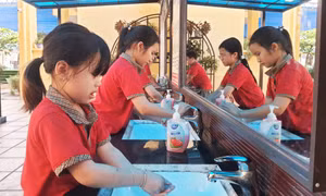 Xây nhà vệ sinh trong trường học