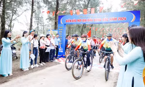 Thành phố Móng Cái đón đầu dòng khách du lịch biển đảo, biên giới