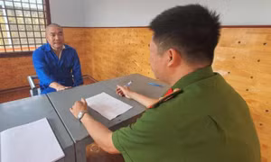 Đang chơi cờ, người đàn ông bị bắn vào cổ