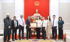 Phó Chủ tịch UBND tỉnh Nguyễn Thị Hạnh tiếp xã giao Bộ trưởng Nội các Bangladesh