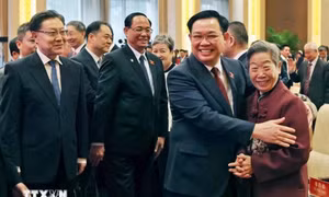 Chủ tịch Quốc hội Vương Đình Huệ dự Gặp gỡ hữu nghị nhân dân Việt Nam-Trung Quốc
