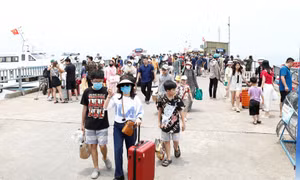 Cô Tô đón trên 5.000 lượt khách trong ngày đầu kỳ nghỉ lễ 30/4