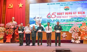 Gặp mặt kỉ niệm 65 năm Ngày Truyền thống Bộ đội Trường Sơn