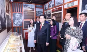 Chủ tịch Quốc hội thăm Khu di tích Chủ tịch Hồ Chí Minh tại thành phố Côn Minh