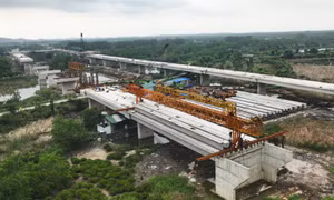 Đẩy nhanh tiến độ Dự án đường ven sông