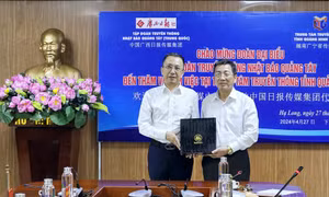 Trung tâm Truyền thông tỉnh làm việc với Tập đoàn Truyền thông Nhật báo Quảng Tây (Trung Quốc)