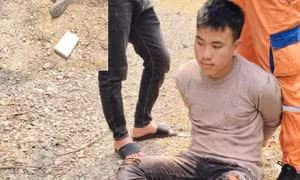 Bắt 2 đối tượng mua bán 1 bánh heroin trong dịp nghỉ lễ