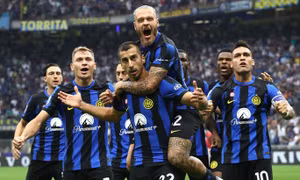 Thắng AC Milan, Inter Milan lên ngôi vô địch Serie A sớm 5 vòng đấu